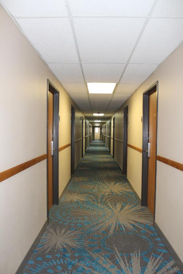 Reston Inn & Suites Spencer Exterior photo