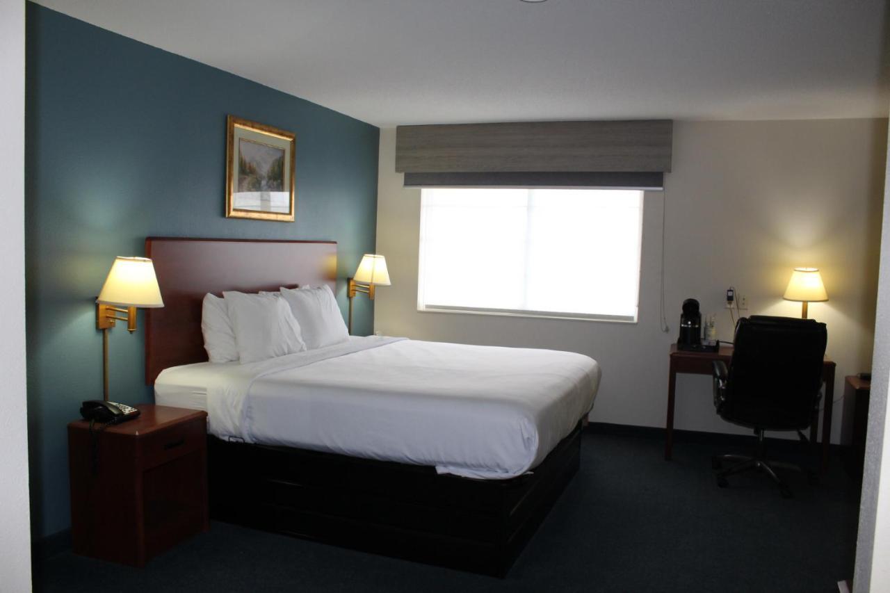 Reston Inn & Suites Spencer Exterior photo